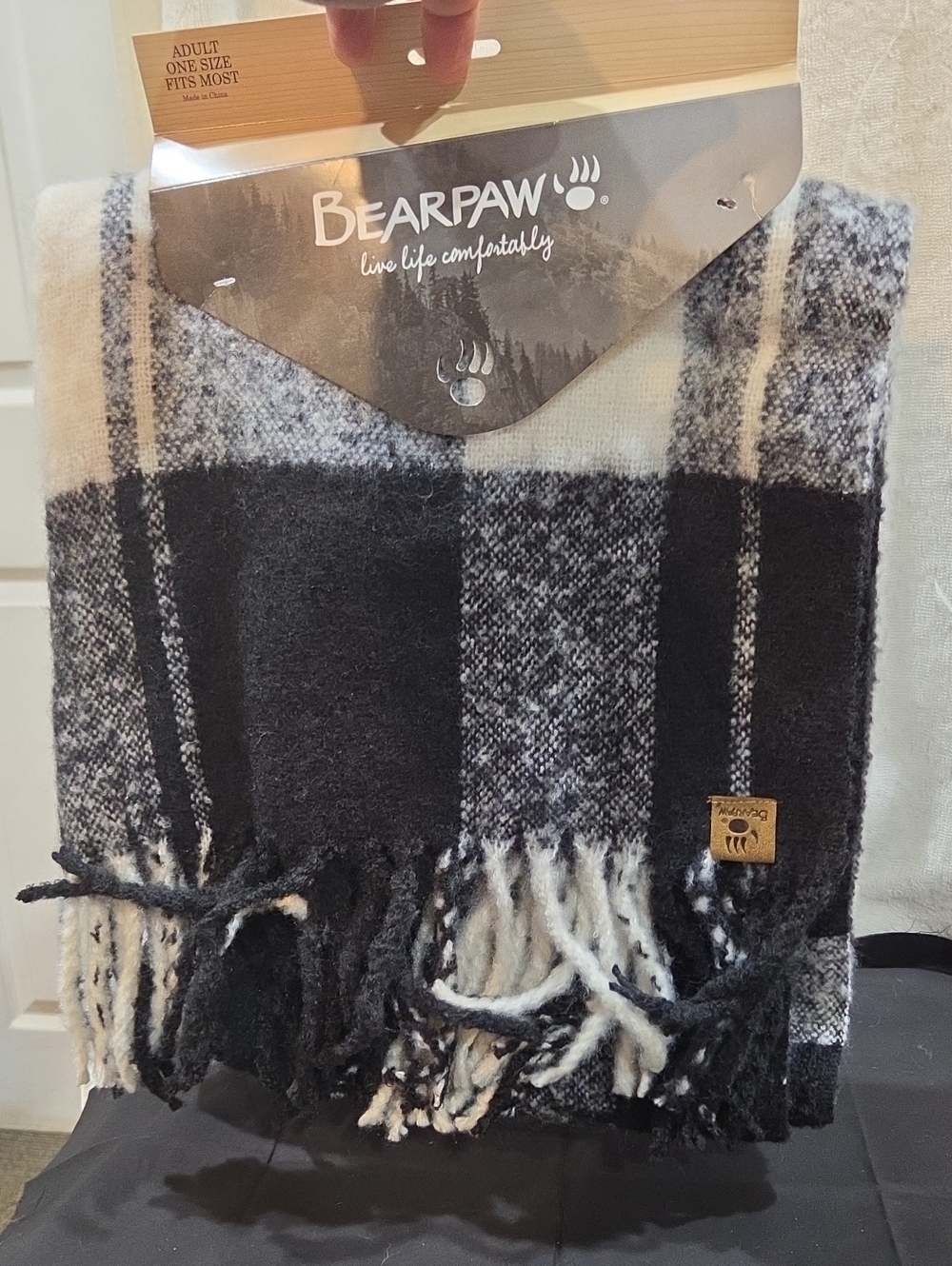 BEARPAW BLANKET SCARF